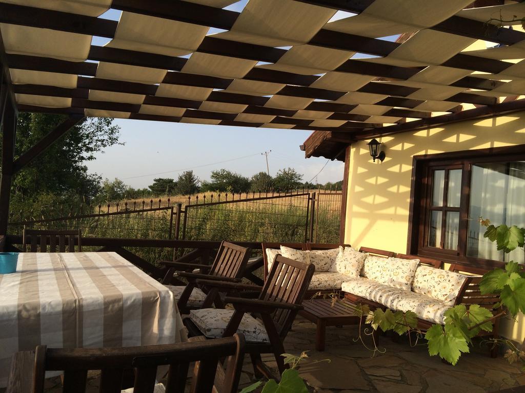 Villa Neva Hotel Kindira Exterior photo
