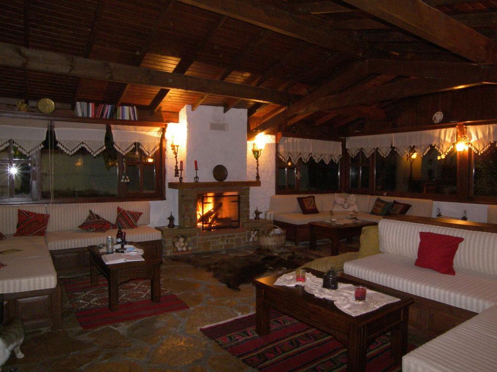 Villa Neva Hotel Kindira Exterior photo