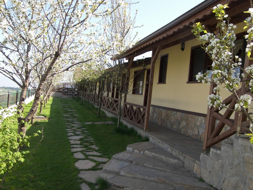 Villa Neva Hotel Kindira Exterior photo